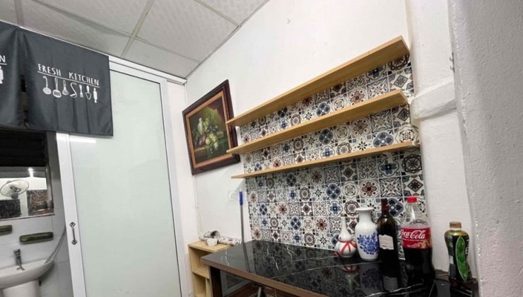 Tập thể tầng 4 D3 Nguyễn Công Trứ, Hai Bà Trưng. DT 20 m2 , 1 pn, giá chỉ 5 Triệu